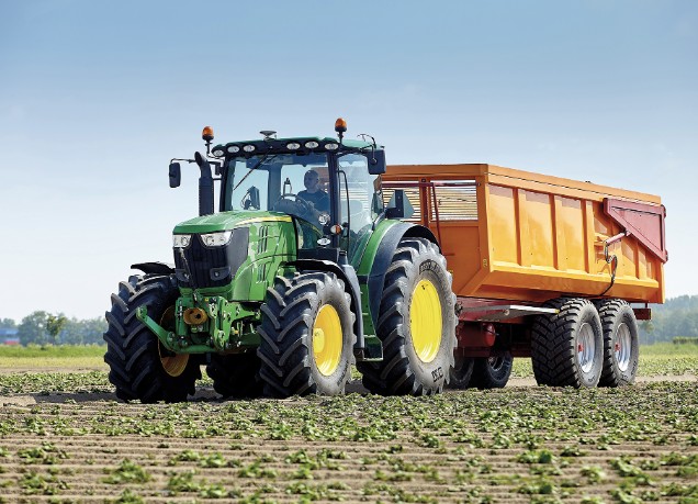 BKT apuesta por la eficiencia agrícola con neumáticos avanzados para contratistas