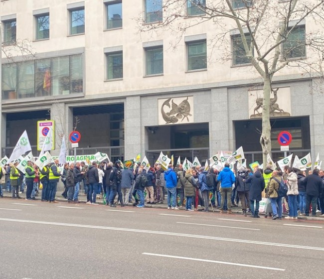 Unión de Uniones protesta frente a Enesa y exige reformas en los seguros agrarios